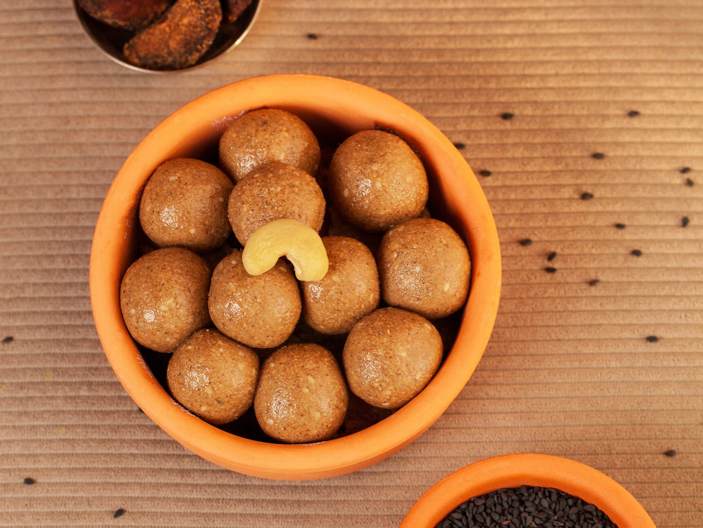 Sezamové Ladoo – Výživné sladké kuličky se sezamovými semínky